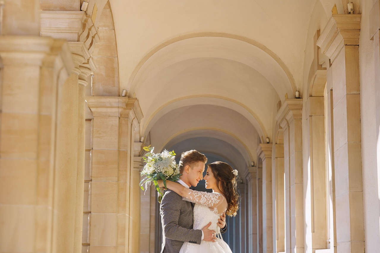¿El matrimonio realmente nos hace más felices? Lo que dice la ciencia sobre el bienestar y la amistad de pareja